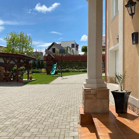 Villa Butterfly Нова-Лесна Экстерьер фото